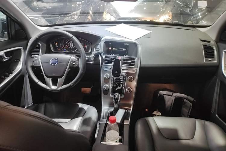 Used Volvo XC60 2015 T5 Zhiyi Edition Center Console