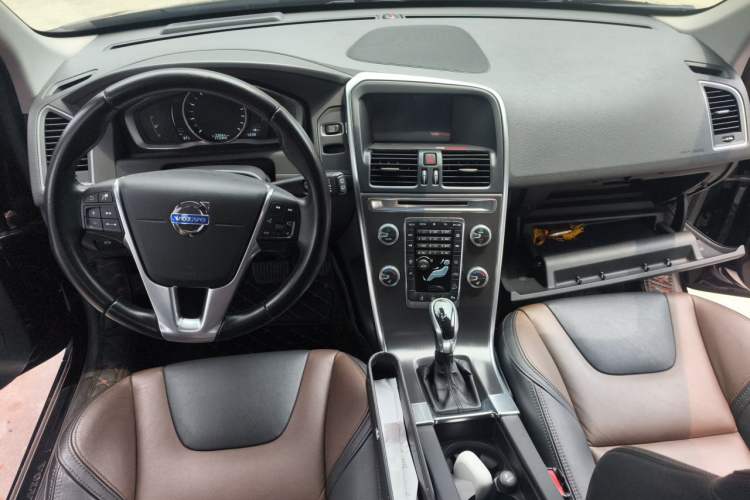 Used Volvo XC60 2015 T5 AWD Zhiyuan Edition Center Console