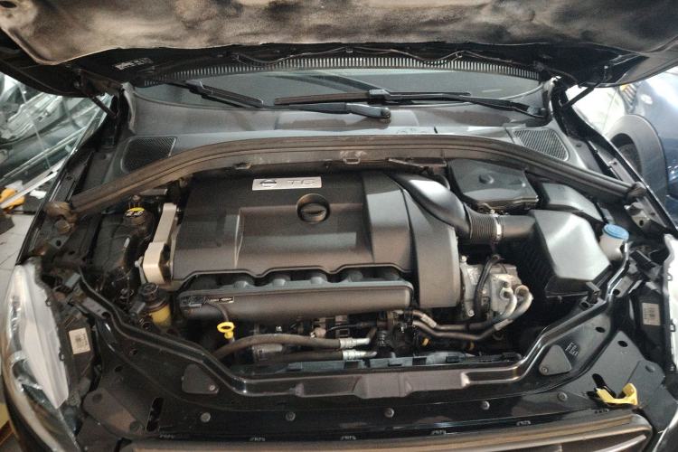Used Volvo XC60 2015 T6 Zhiyi Edition Engine Bay