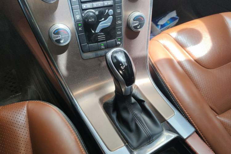 Used Volvo XC60 2015 T5 Smart Upgrade Model Gear Lever