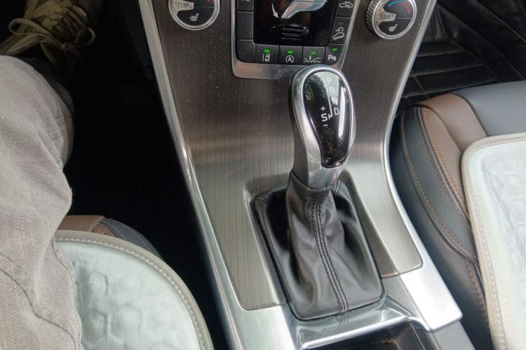 Used Volvo XC60 2015 T5 AWD Zhiyuan Edition Gear Lever