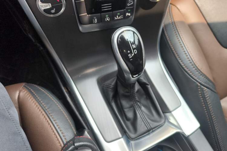 Used Volvo XC60 2015 T5 AWD Zhiyuan Edition Gear Lever