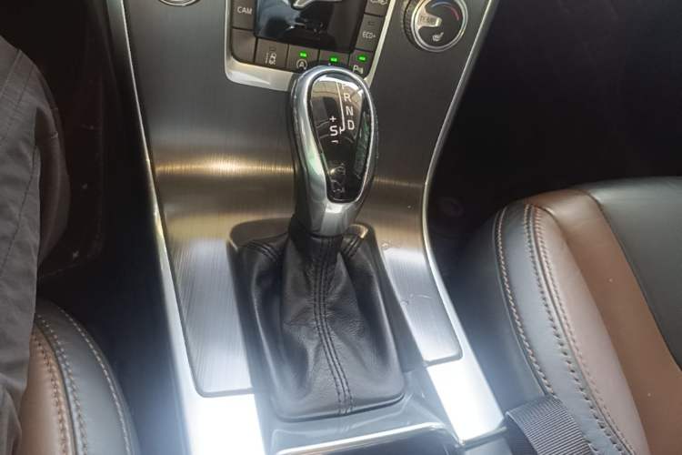 Used Volvo XC60 2015 T5 Zhiya Edition Gear Lever