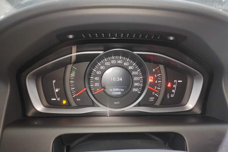 Used Volvo XC60 2015 T5 Zhiyi Edition Instrument Cluster