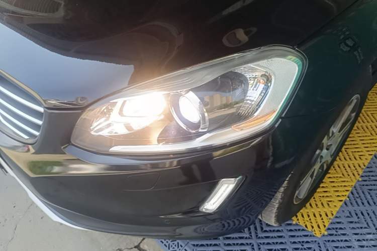 Used Volvo XC60 2015 T5 Zhiya Edition Left Front Headlight