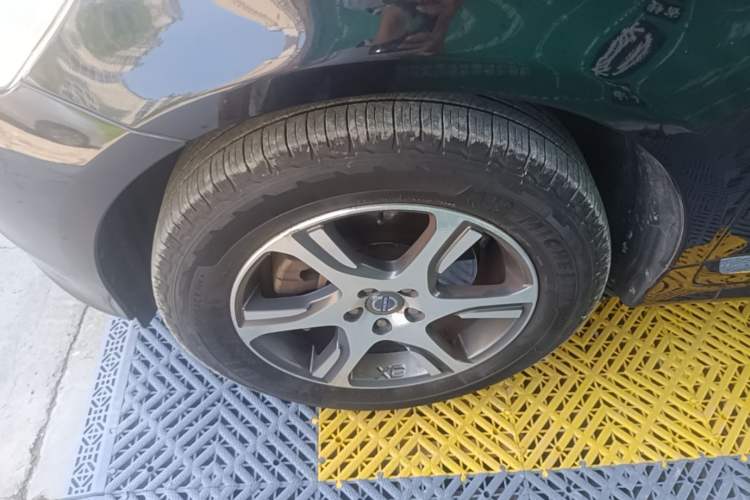 Used Volvo XC60 2015 T5 Zhiya Edition Left Front Wheel Hub