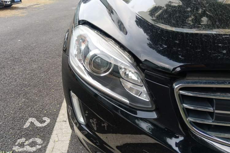 Used Volvo XC60 2015 T5 AWD Zhiyuan Edition Right Front Headlight