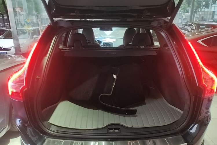 Used Volvo XC60 2015 T5 Zhiyi Edition Trunk