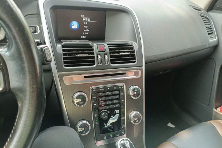 Used Volvo XC60 2015 T5 AWD Zhiyuan Edition Audio And AC Panel