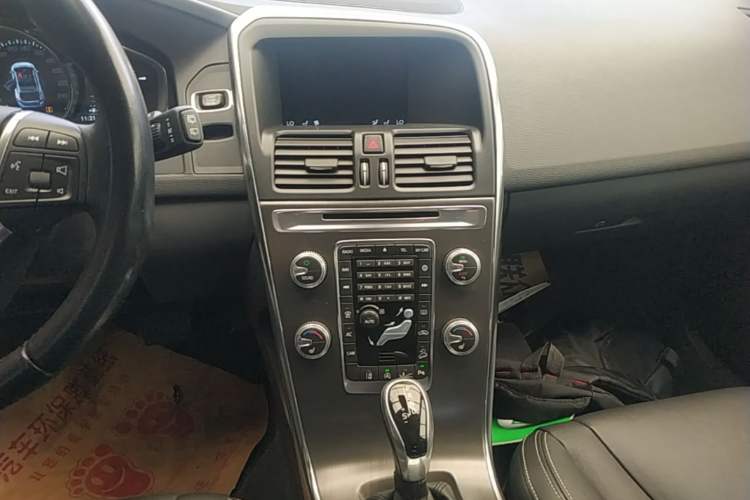Used Volvo XC60 2015 T5 AWD Zhiyuan Edition Audio And AC Panel