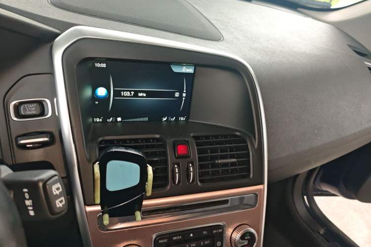 Used Volvo XC60 2015 T5 Smart Upgrade Model Audio And AC Panel