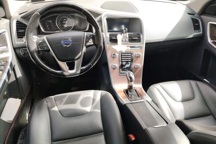 Used Volvo XC60 2015 T5 Smart Upgrade Model Center Console