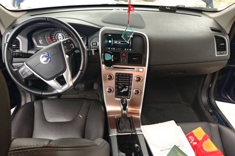 Used Volvo XC60 2015 T5 Smart Upgrade Model Center Console