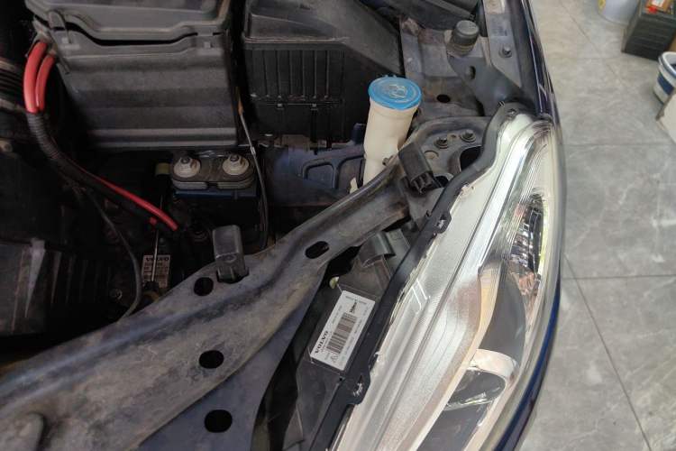 Used Volvo XC60 2015 T5 AWD Zhiyuan Edition Engine Bay Left