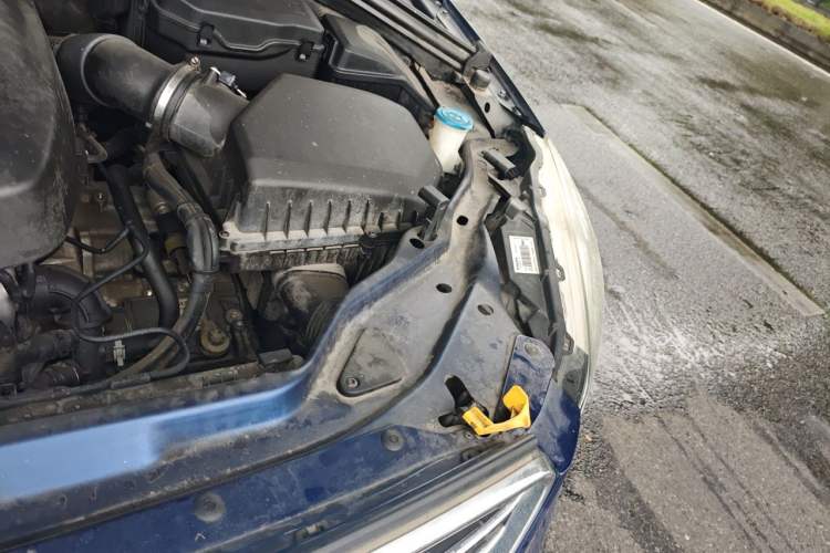 Used Volvo XC60 2015 T5 Smart Upgrade Model Engine Bay Left