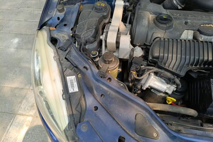 Used Volvo XC60 2015 T5 AWD Zhiyuan Edition Engine Bay Right