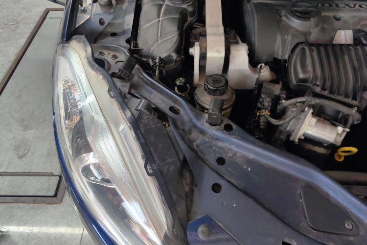 Used Volvo XC60 2015 T5 AWD Zhiyuan Edition Engine Bay Right