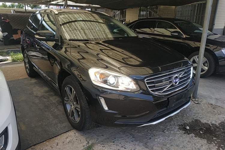 Used Volvo XC60 2015 T5 AWD Zhiyuan Edition Front Right 45 Deg