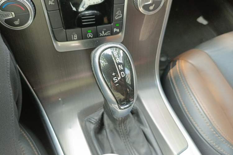 Used Volvo XC60 2015 T5 AWD Zhiyuan Edition Gear Lever