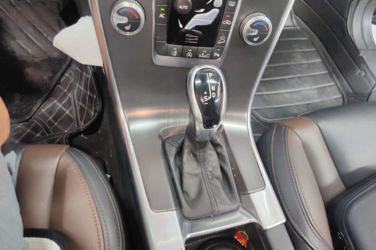 Used Volvo XC60 2015 T5 AWD Zhiyuan Edition Gear Lever