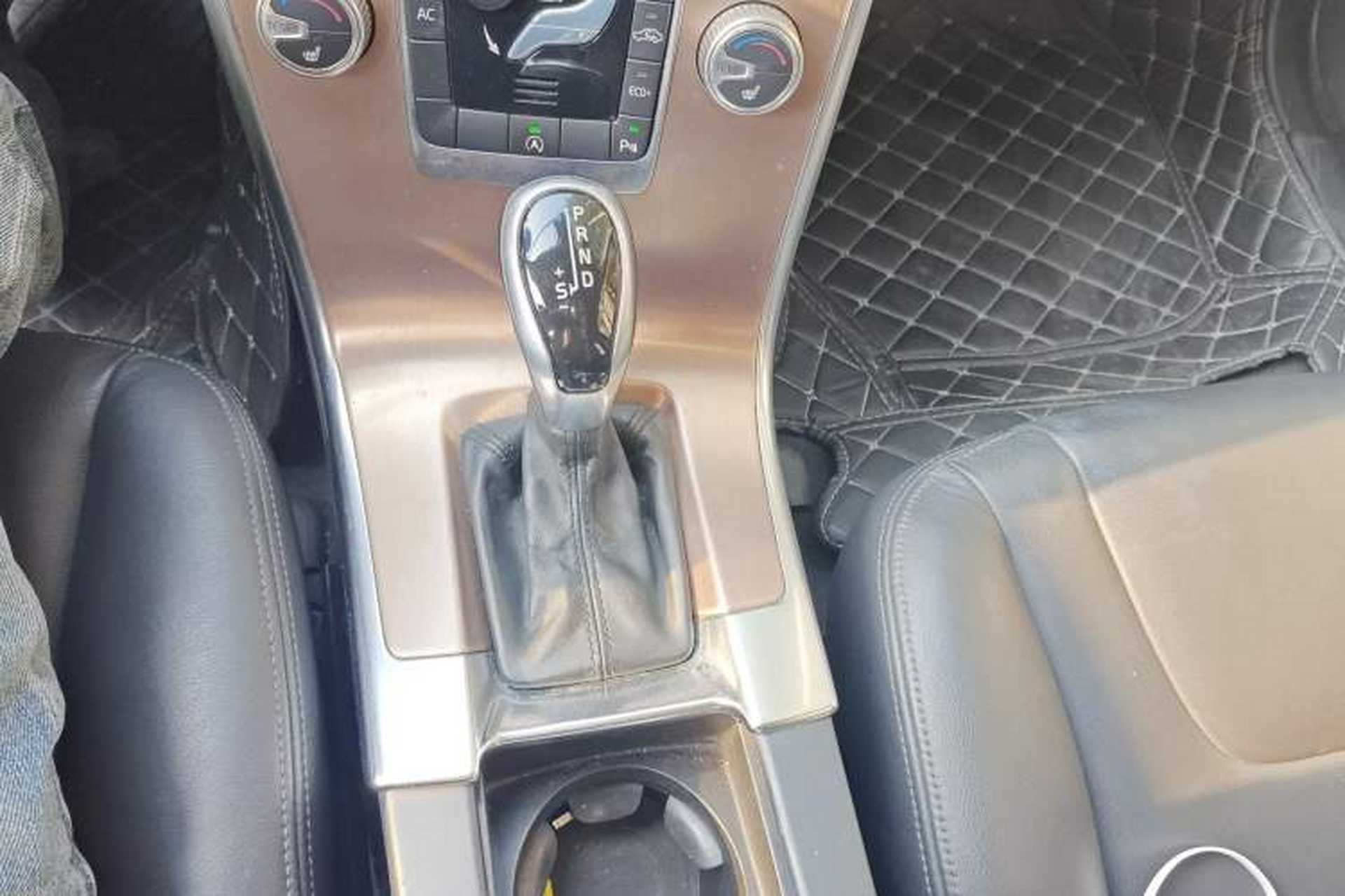 Used Volvo XC60 2015 T5 Smart Upgrade Model Gear Lever