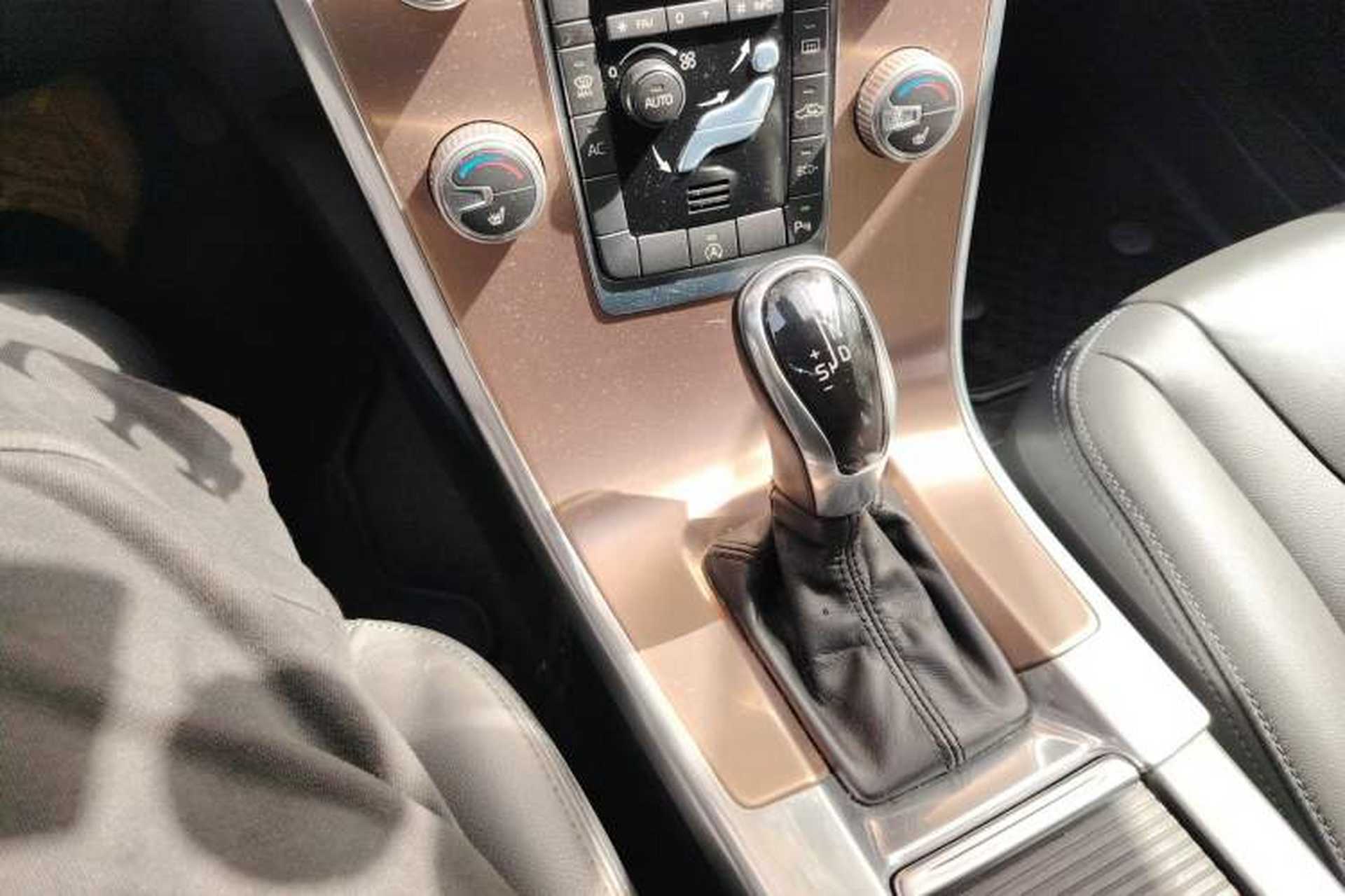 Used Volvo XC60 2015 T5 Smart Upgrade Model Gear Lever