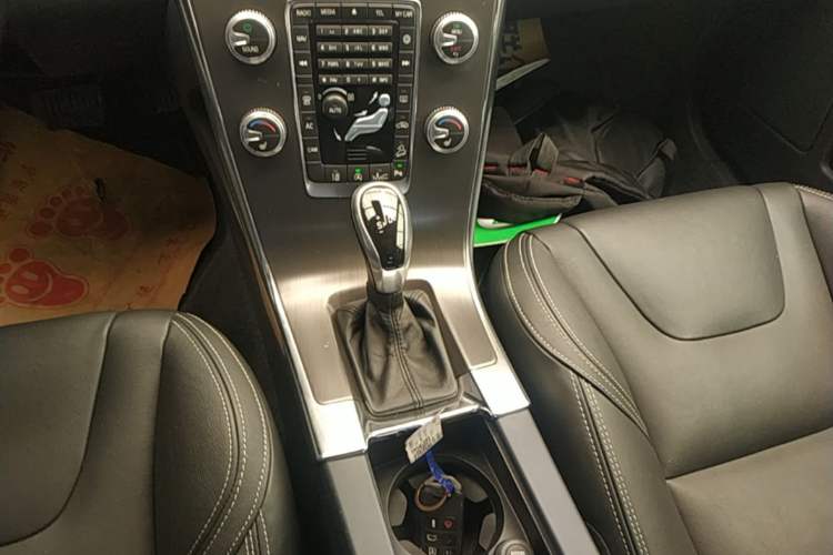 Used Volvo XC60 2015 T5 AWD Zhiyuan Edition Gear Lever