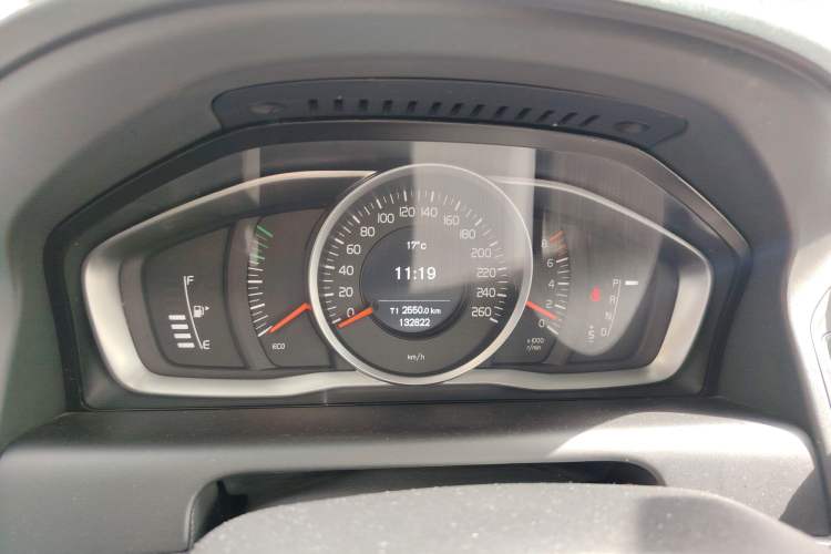 Used Volvo XC60 2015 T5 Smart Upgrade Model Instrument Cluster