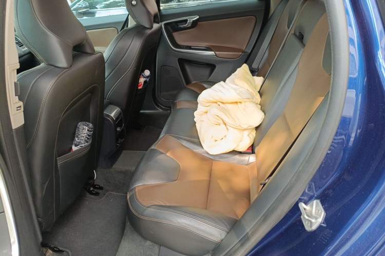 Used Volvo XC60 2015 T5 AWD Zhiyuan Edition Left Rear Seat
