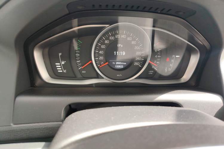Used Volvo XC60 2015 T5 Smart Upgrade Model Odometer Close Up
