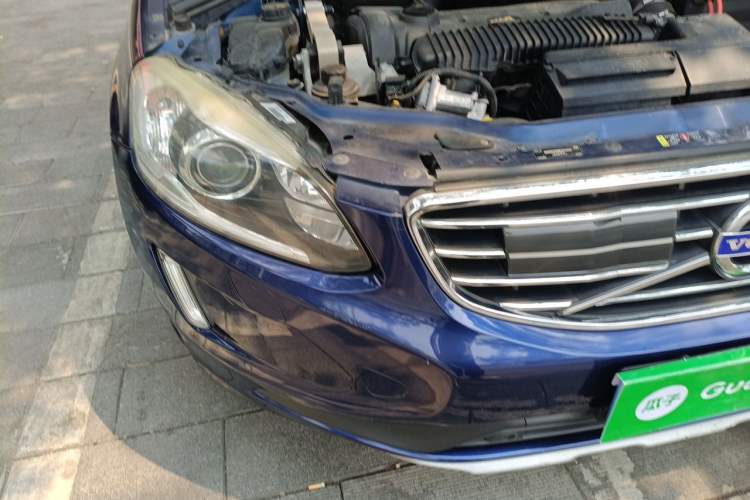 Used Volvo XC60 2015 T5 AWD Zhiyuan Edition Right Front Headlight