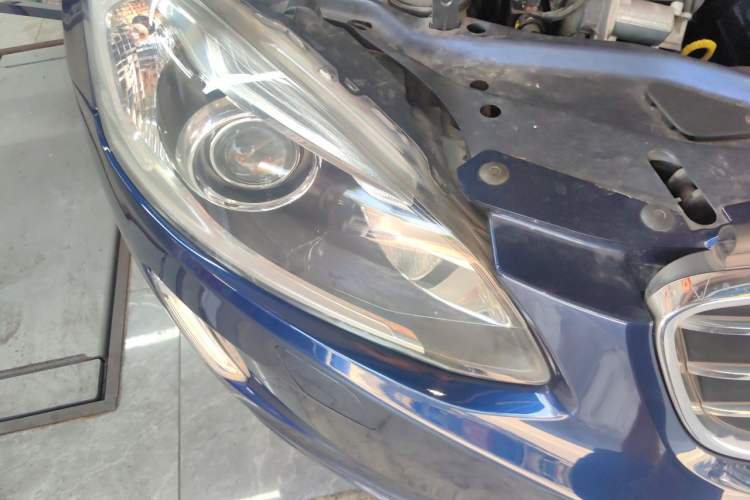 Used Volvo XC60 2015 T5 AWD Zhiyuan Edition Right Front Headlight