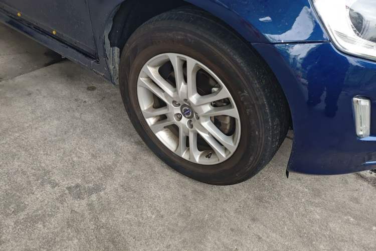 Used Volvo XC60 2015 T5 Smart Upgrade Model Right Front Wheel Hub