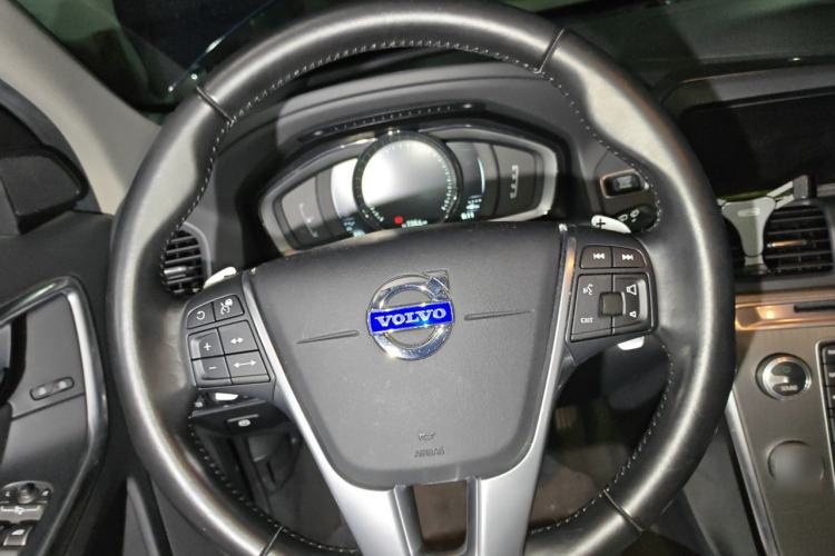 Used Volvo XC60 2015 T5 AWD Smart Drive Edition Steering Wheel