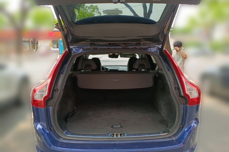Used Volvo XC60 2015 T5 AWD Zhiyuan Edition Trunk