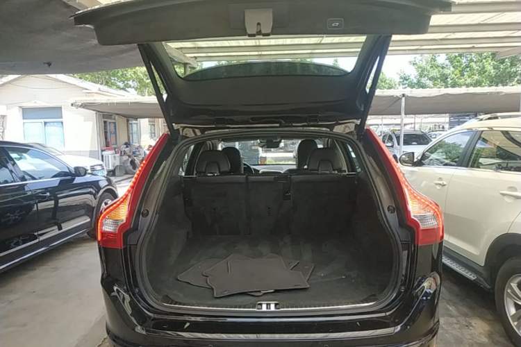Used Volvo XC60 2015 T5 AWD Zhiyuan Edition Trunk