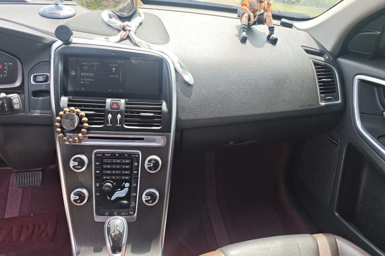 Used Volvo XC60 2015 T5 AWD Zhiyuan Edition Audio And AC Panel