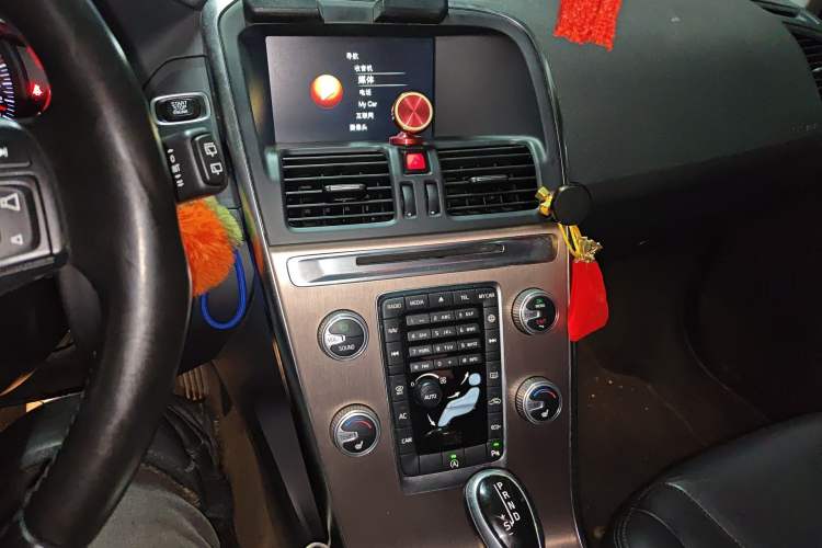 Used Volvo XC60 2015 T5 Smart Upgrade Model Audio And AC Panel