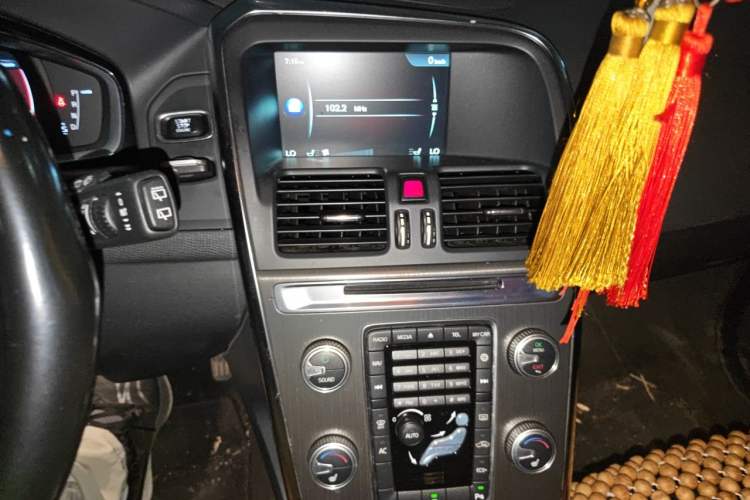 Used Volvo XC60 2015 T5 Smart Upgrade Model Audio And AC Panel