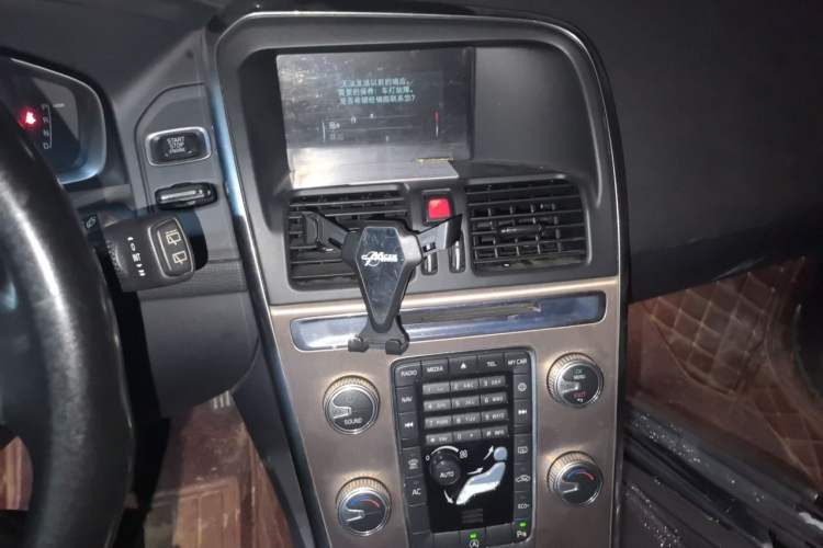 Used Volvo XC60 2015 T5 Smart Edition Audio And AC Panel