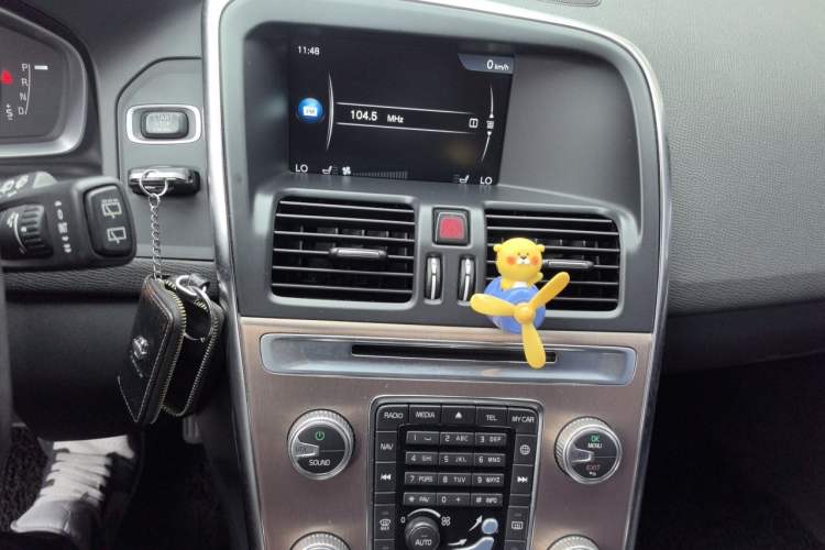 Used Volvo XC60 2015 T5 Smart Upgrade Model Audio And AC Panel
