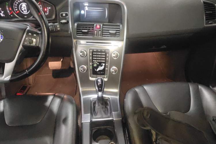 Used Volvo XC60 2015 T5 Zhiyi Edition Audio And AC Panel