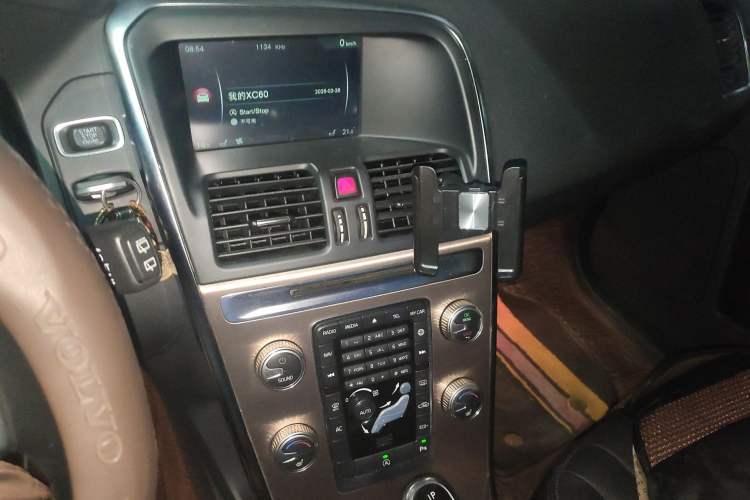 Used Volvo XC60 2015 T5 Smart Upgrade Model Audio And AC Panel