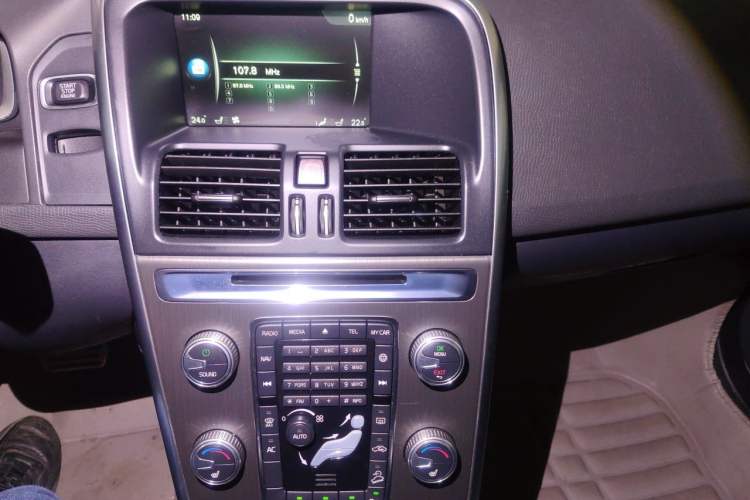 Used Volvo XC60 2015 T5 AWD Zhiyuan Edition Audio And AC Panel