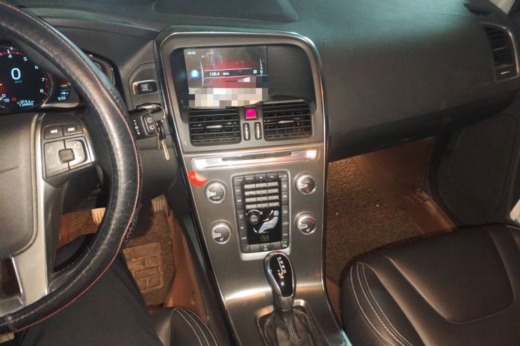 Used Volvo XC60 2015 T5 Smart Upgrade Model Audio And AC Panel