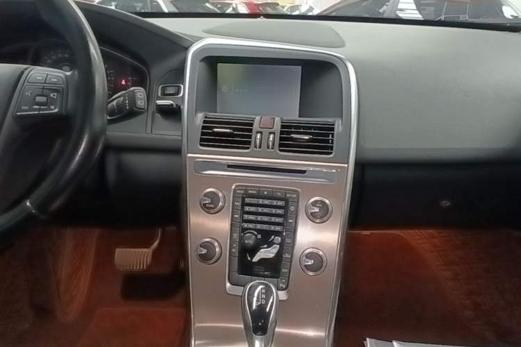 Used Volvo XC60 2015 T5 Smart Edition Audio And AC Panel