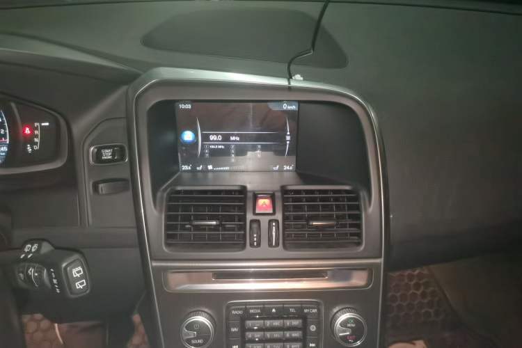 Used Volvo XC60 2015 T5 AWD Zhiyuan Edition Audio And AC Panel