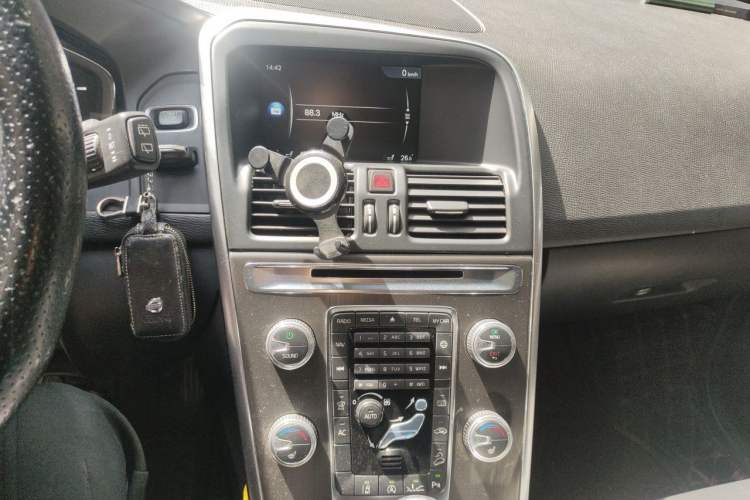 Used Volvo XC60 2015 T5 AWD Zhiyuan Edition Audio And AC Panel