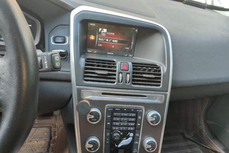 Used Volvo XC60 2015 T5 AWD Zhiyuan Edition Audio And AC Panel