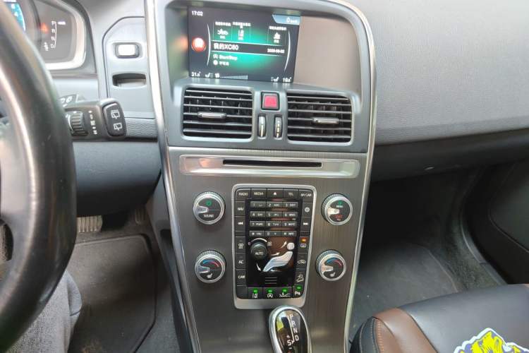 Used Volvo XC60 2015 T5 AWD Zhiyuan Edition Audio And AC Panel